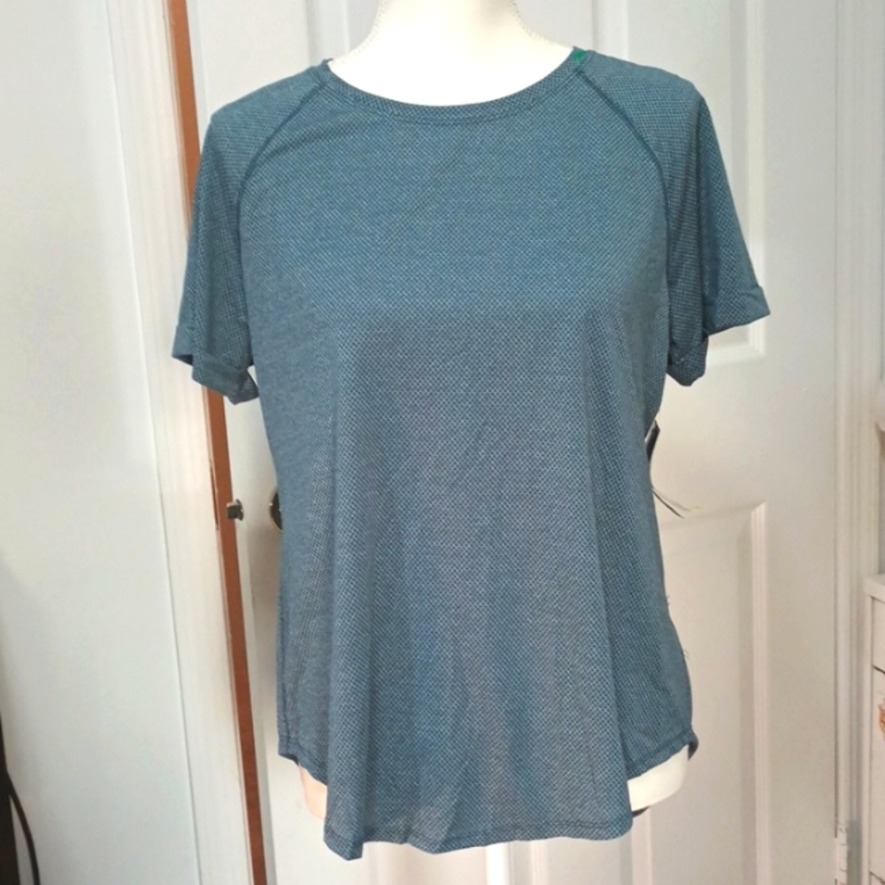 ATHLETIC WORKS women's shirt sz Med Nylon/polyester/spandex exercise shirt